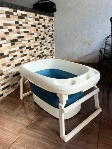 Vendo Banheira dobrável grande com acento