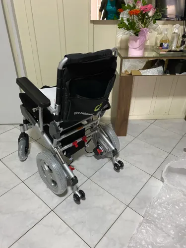 Cadeira de rodas motorizada 