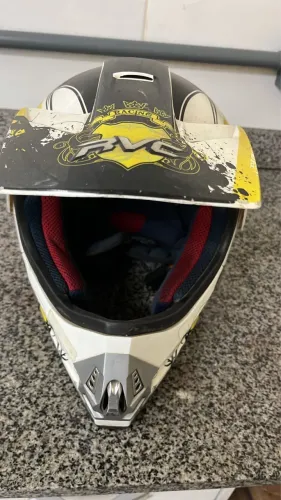 Vendo Capacete Off-Road / Motocross (Semi-novo)