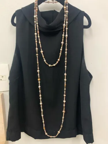 Colar pérolas longo  de cores variadas 
