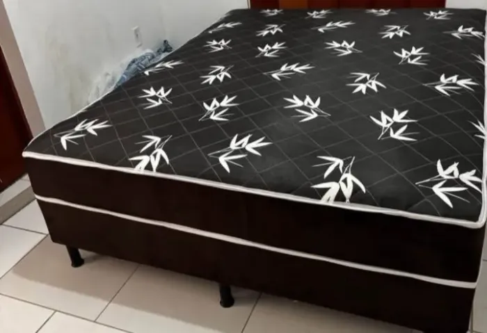 Cama 158 de largura x1,98 de comprimento,molas ensacadas contato (98)9 *