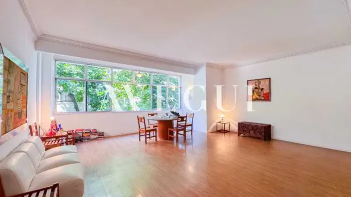 Apartamento mobiliado com 3 quartos em rua tranquila de Copacabana - pronto para morar
