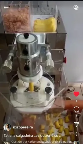 Máquina de fazer coxinha completa nova pouquíssimo uso
