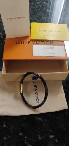 Pulseira em couro LV damier ébene