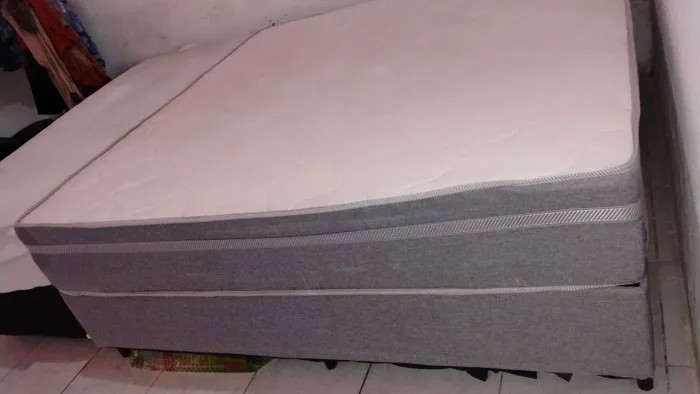 Vende-se cama queen