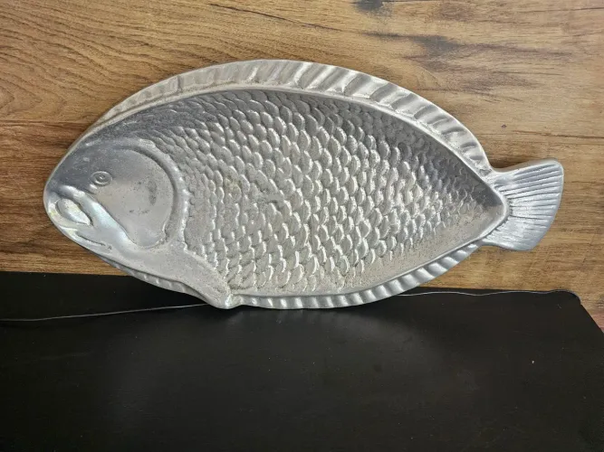 Travessa Peixe em alumínio fundido 67 cm