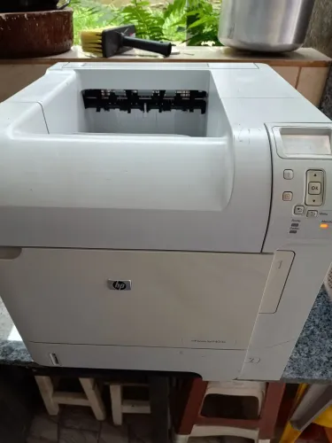 Vendo Impressora Monocromática HP LaserJet P4014N, para peças ou concerto. Leia.