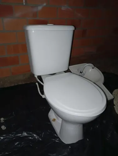 Vaso com caixa acoplada Deca