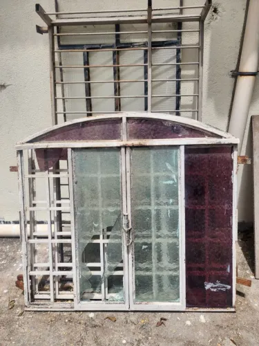 Duas Janelas de ferro