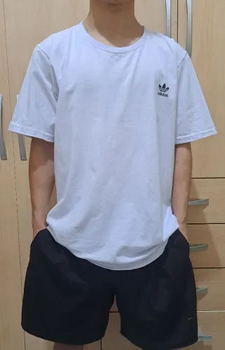 Camiseta adidas apenas R$ 53