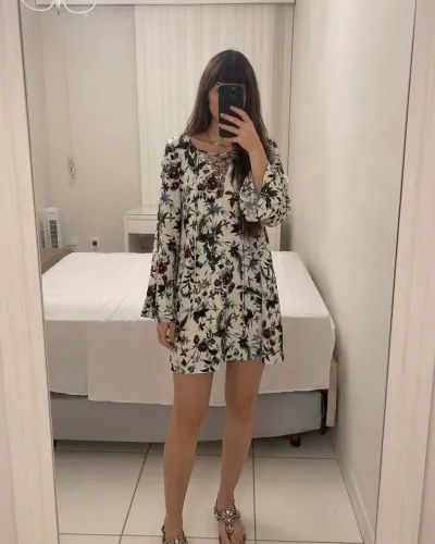 Vestido curto na etiqueta HIT G