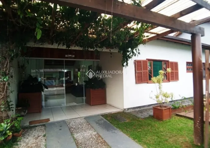 Casa terrea no Morro das Pedras com 144,87 m² e 4 dormitorios, em Florianópolis/SC