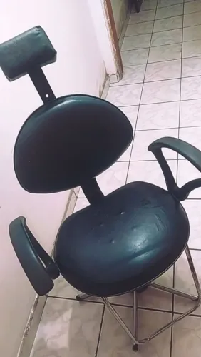Cadeira Hidráulica Giratória Preta Couro