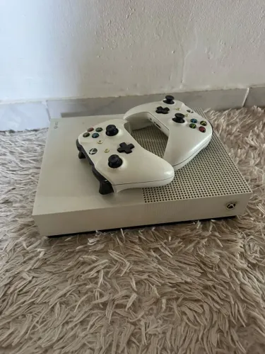 XBOX ONE S Digital com 2 controles 