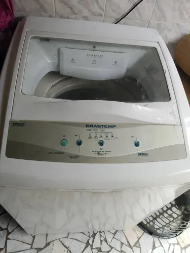 Vendo máquina com problema de centrífugar e bater roupa