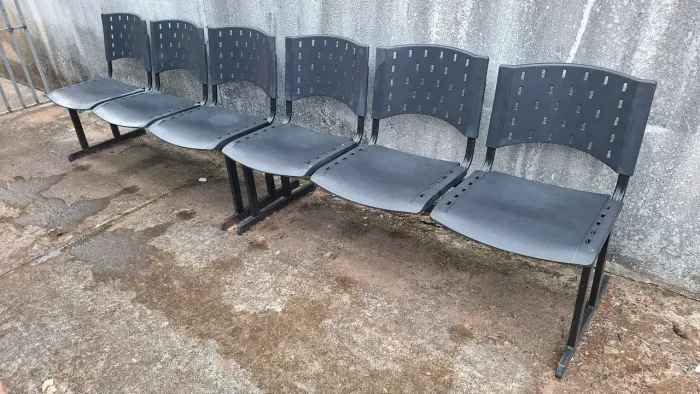 Cadeira longarina 3 lugares (4 unidades disponíveis)