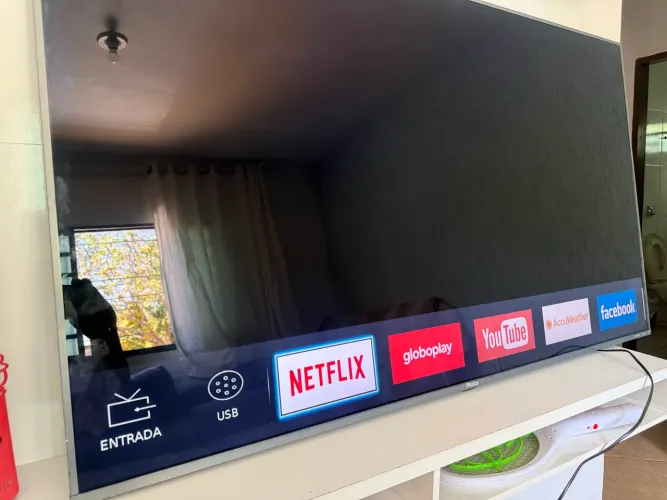 Tv led Philco 4k 60 polegadas Wi-Fi YOUTUBE E NETFLIX controle e suporte de parede ENTREGO