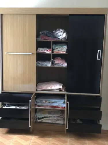 Vendo guarda roupa casal com 3 portas de correr e 6 gavetas R$ 639,00 - DESCONTO 20%