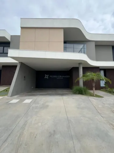 Casa/Sobrado Condomínio fechado em Maringá