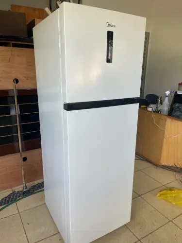 Vendo geladeira 220w Sistema frosfre Funcionando perfeitamente Valor 1350