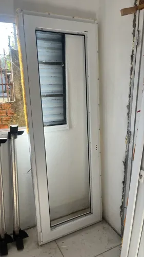 Porta de alumínio em pvc