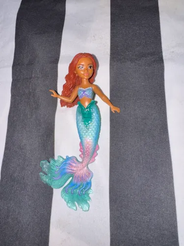 Ariel boneca