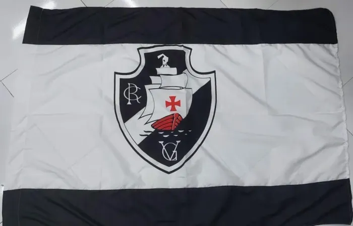 Bandeiras do Vasco - Um Metro x Um e Meio 80 $ Leia o Anúncio