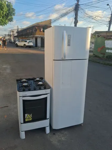 Kit Geladeria Frostfree Electrolux e fogão 4 Bocas mesa de vidro