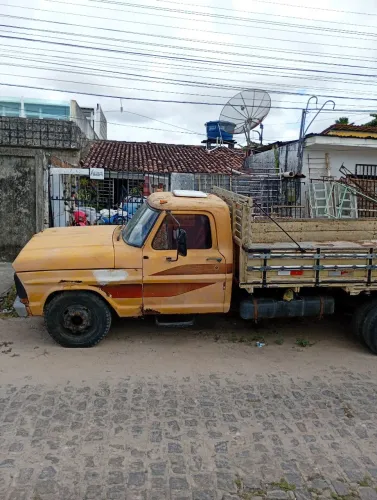 Caminhão F4000