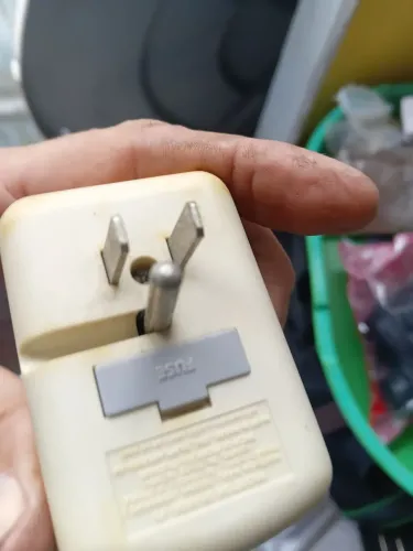 Tomada com porta fusível
