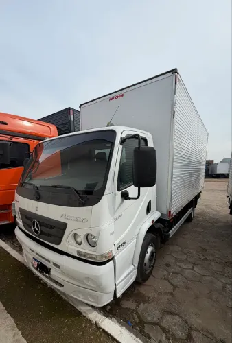 Accelo 815