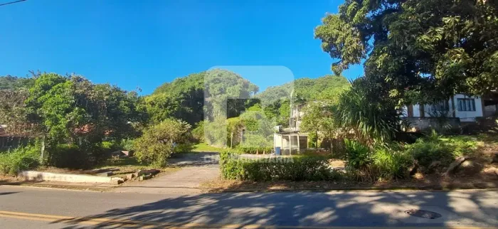 Terreno à venda em Canasvieiras