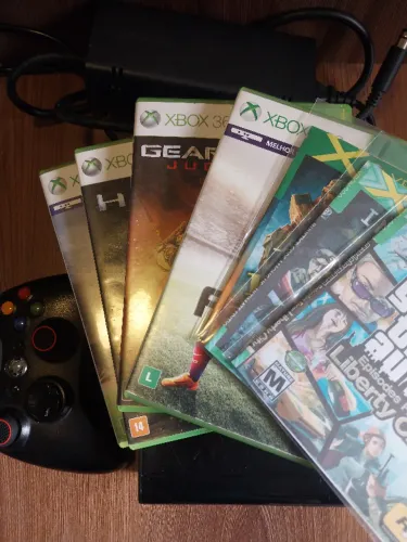 XBOX 360 Super Slim COM HD extra desbloqueado com controle e fonte originais e jogos