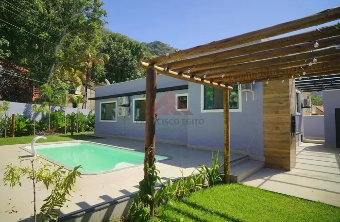 Casa com 3 quartos para alugar, 170 m por R$ 5.100/mês - Recanto de Itaipuaçu - Maricá/RJ