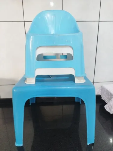 Mesa infantil com 2 cadeira