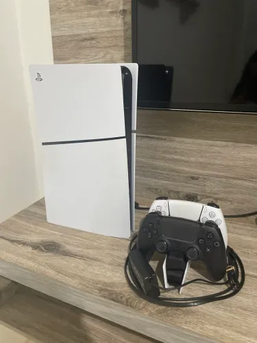 Ps5 e 2 controles mais suporte de carregamento