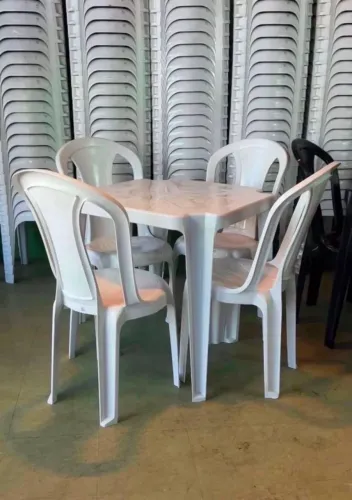 CADEIRAS PLÁSTICAS NA PROMOÇÃO