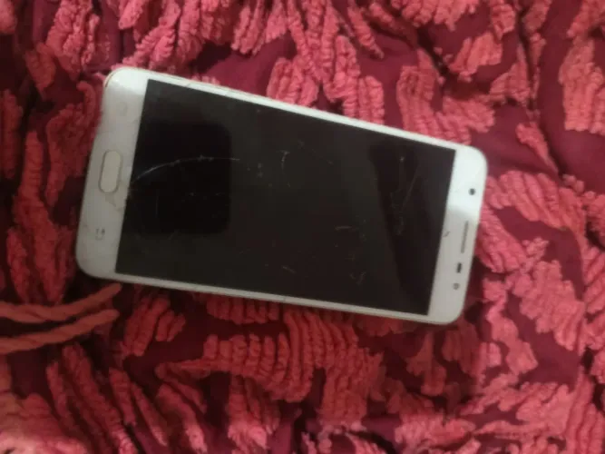 Vendo J7 32 gb só trocar a tela tá ruim