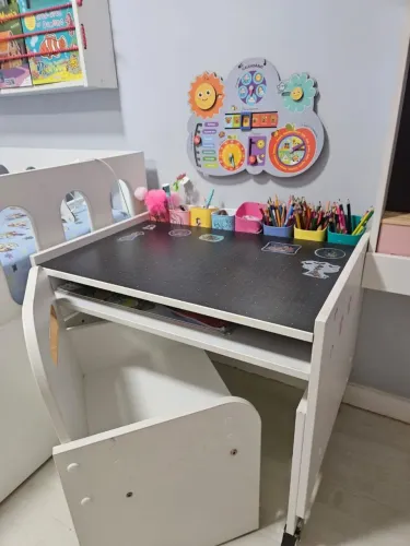 Kit Mesa e Cadeira Infantil Regulável - Branca com Quadro de Anotações