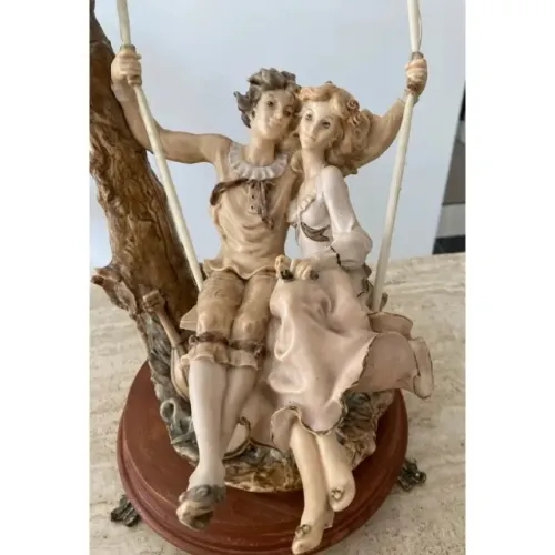 Estatua Rara Antiga Italiana Namoradinho Em Resina.