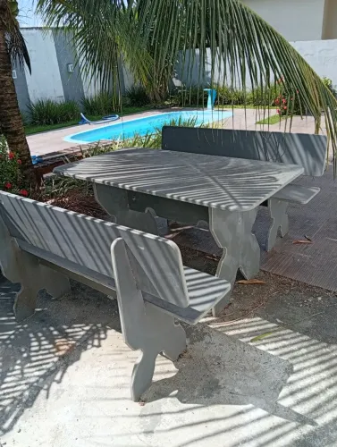Mesa e bancos de Pedra 