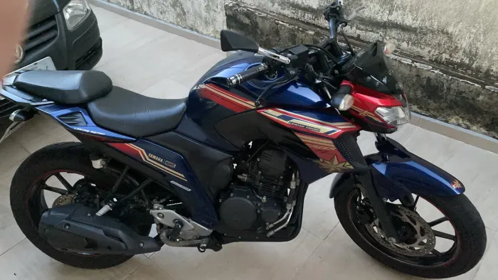 Fazer 250cc ano 2021 série capitã marvel