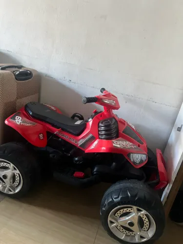 Quadriciclo eletrônico infantil