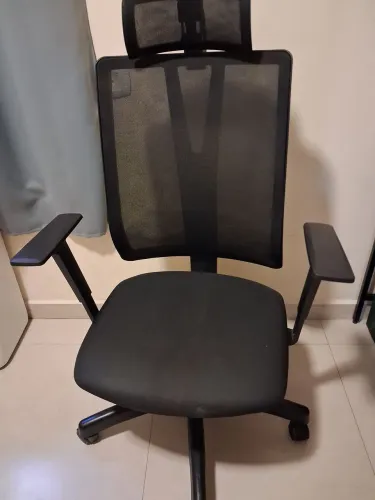 Cadeira de escritório ergonômica em excelente estado<br><br>Cadeira de escritório