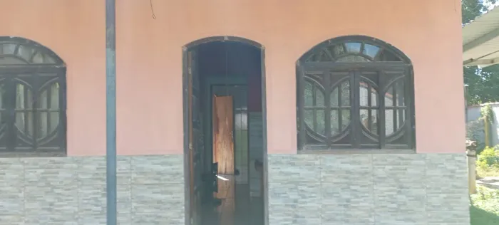 Sítio com piscina e churrasqueira 