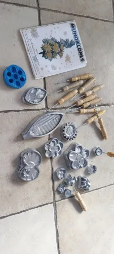 Manual e material para fazer flores emborrachadas com EVA pouco uso
