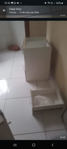 Vendo um armário de parede 100 reais 