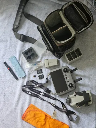Drone DJI Mini 4 Pro com RC 2 Tela + Bateria Extra + Kit Completo