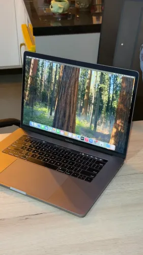 MacBook Pro 2018 | 16GB Ram | Intel Core i7 | 500GB SSD | 15.4 Pol - Com Garantia!