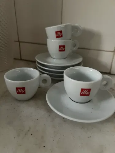 4 xícaras de café Illy